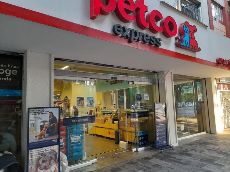 يقوم متجر Petco للحيوانات الأليفة بتثبيت جهاز مكافحة السرقة emeno