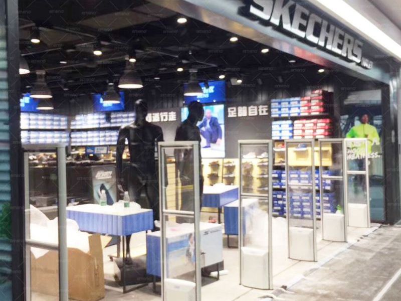 قام متجر أحذية Skechers بتركيب جهاز مضاد للسرقة من نوع Cube Beauty AM6208