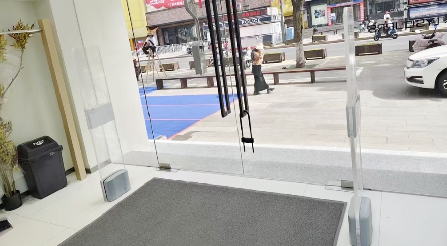 التردد المزدوج AM&RFID: الأمان الذكي لصناعة الملابس بالتجزئة.